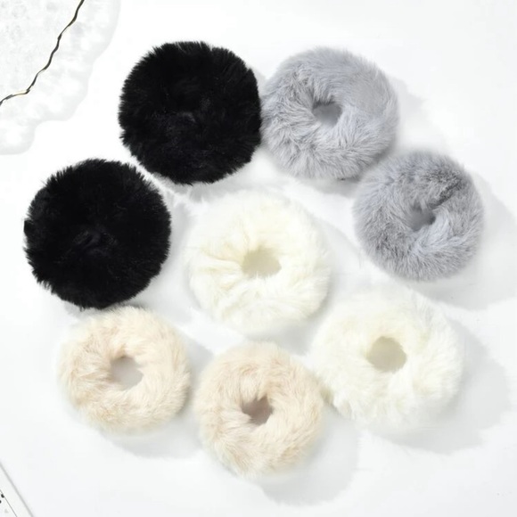 ❤️Set of Plush Hair Scrunchies - Picture 2 of 4